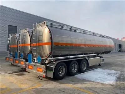 Remorcă cisternă de combustibil de 45000 litri